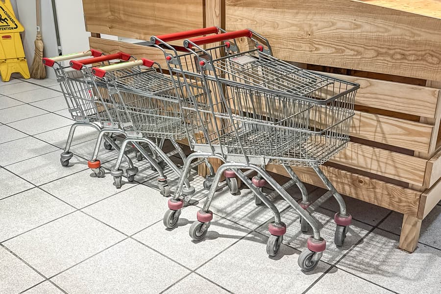 5 Kindereinkaufswägen